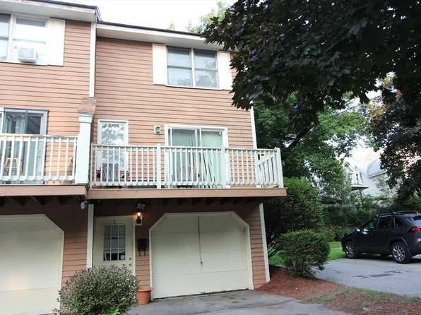 11 Madonna Cir #11, Lowell, MA 01854