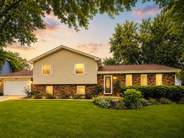 2613 Midland Dr, Naperville, IL 60564