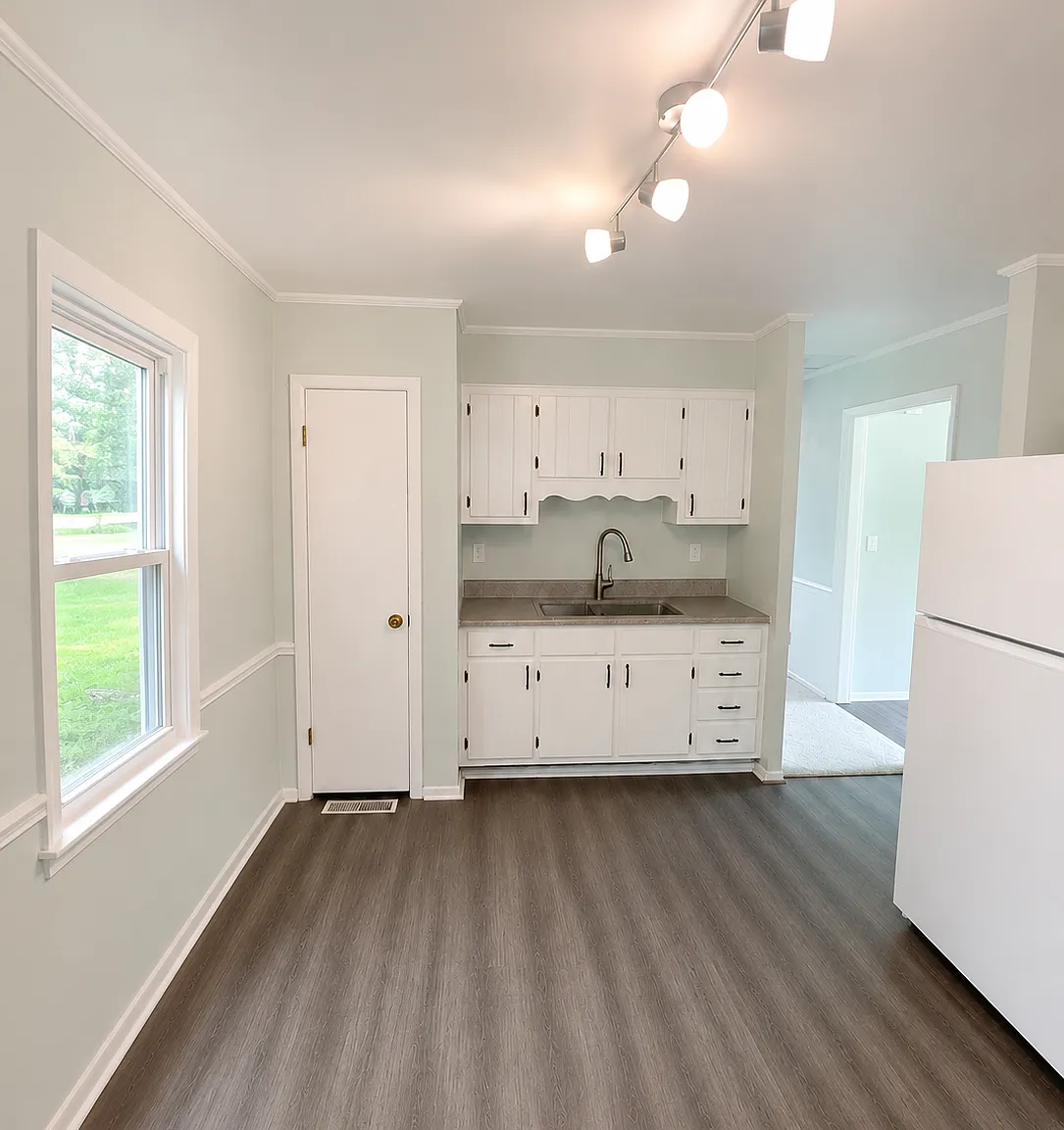 3 bed, 1.0 bath, 1325 sqft, $1,550 — Photo 4