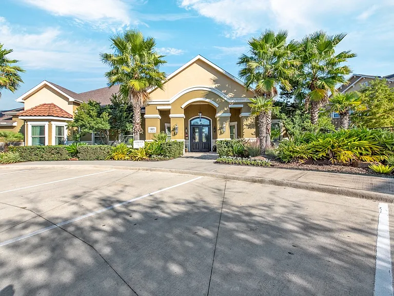 Avenues at Tuscan Lakes — Photo 19
