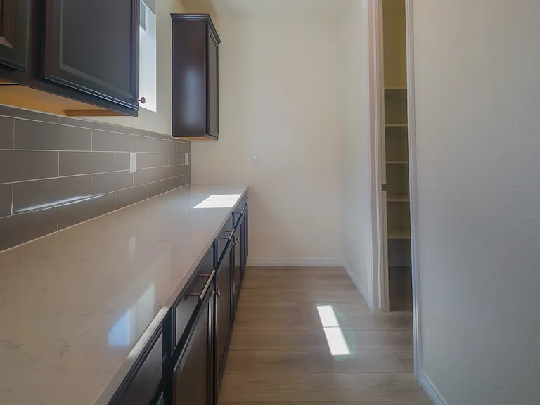 17622 Drake St — Photo 12