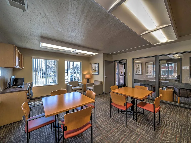 Castlewood Apartments — Photo 3