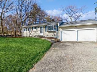 2 Highland Park Dr, Danbury, CT 06811
