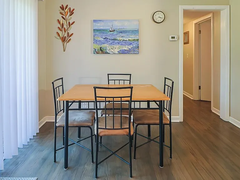 10 Barcelona Ave — Photo 11
