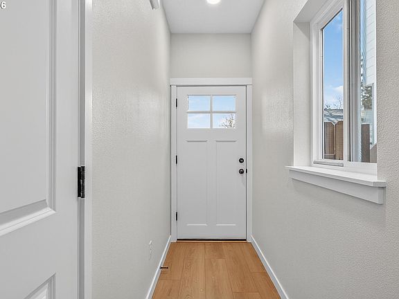 3rd image of 9267 E Burnside St