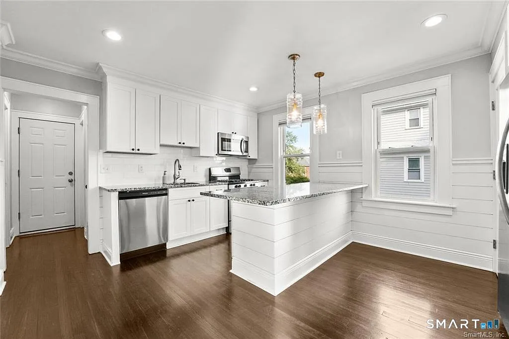 2 bed, 1.0 bath, 1100 sqft, $2,800 — Photo 2