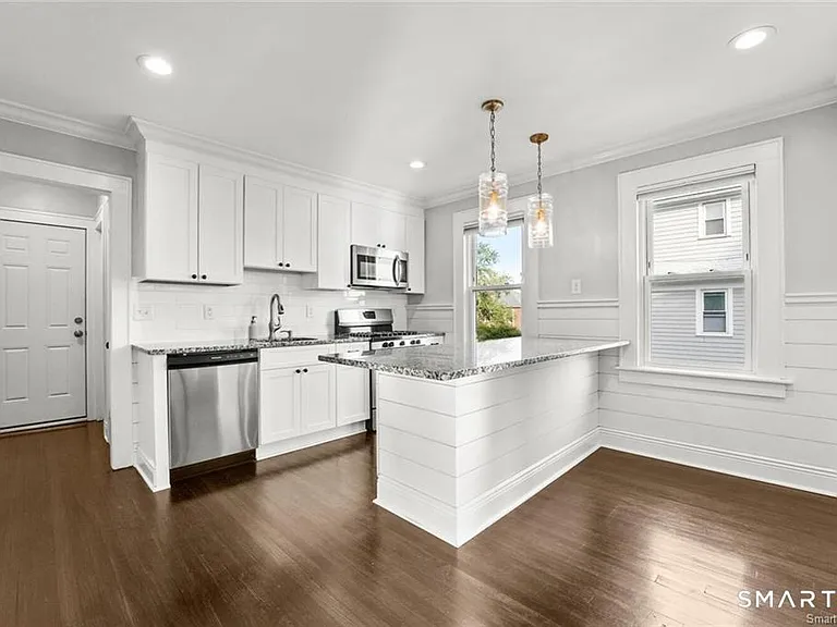 36 Churchill St — Photo 2