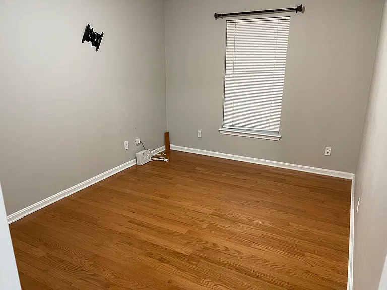 4814 Middlesex Dr — Photo 6