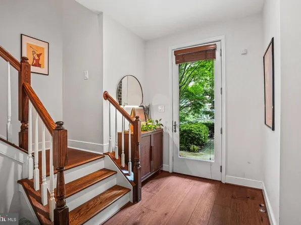 1811 14th St N #C104, Arlington, VA 22209