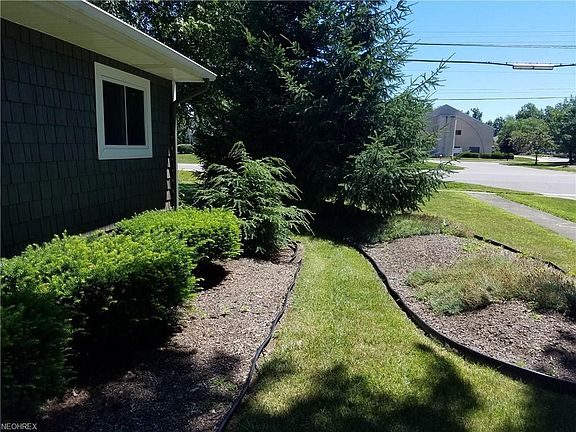 5th image of 918 Purdue Ave