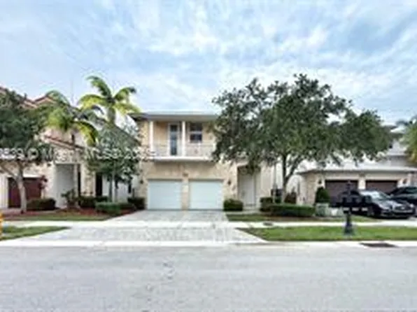 10423 NW 70th Ln, Doral, FL 33178