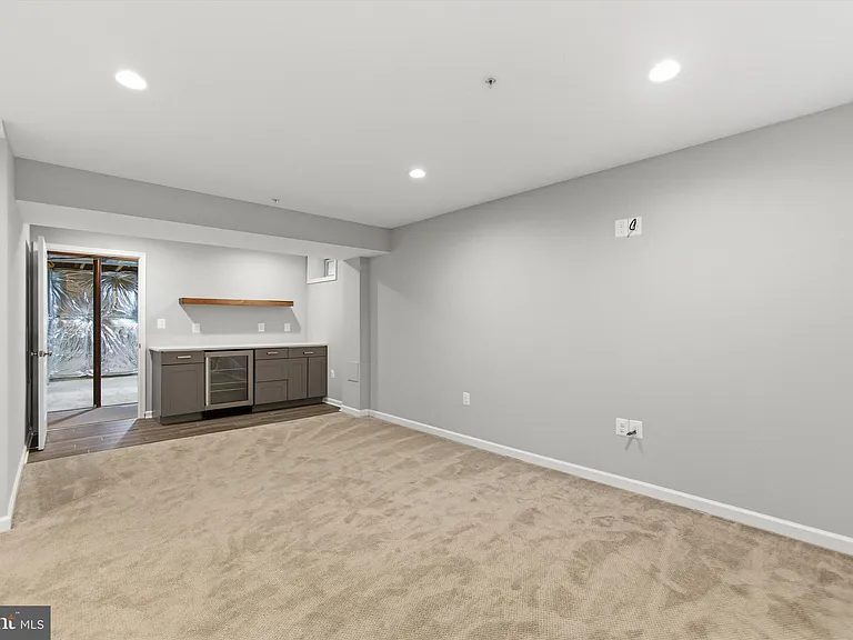 7585 Holly Ridge Dr — Photo 32