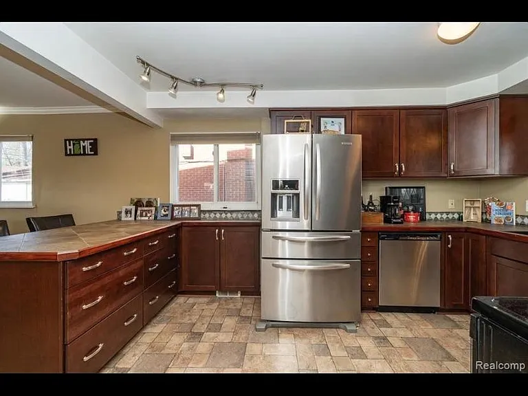 1026 Key West Dr — Photo 2