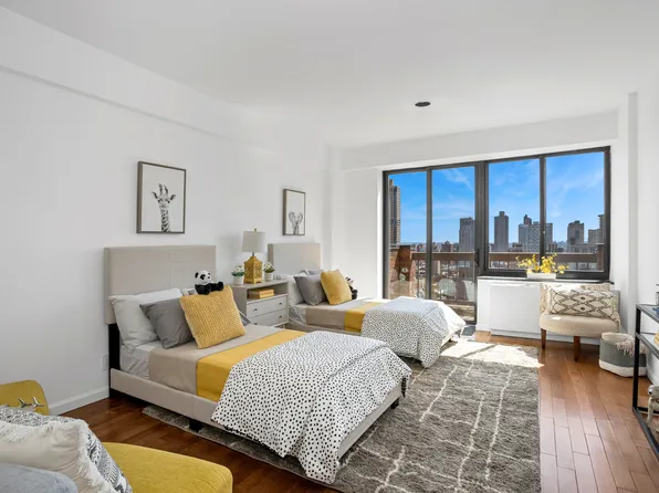 1441 Third Avenue image 6 of 8