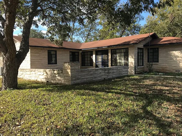 732 Bismark St, Seguin, TX 78155