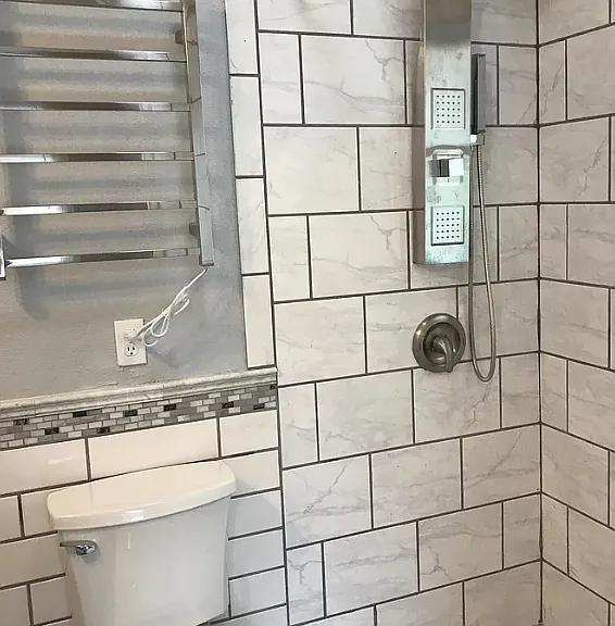 121 W Linn St — Photo 12