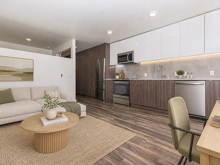 2112 E Denny Way — Photo 8