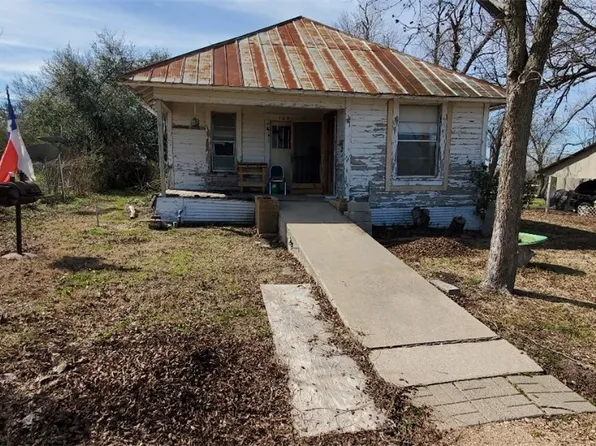 105 W Avenue G, Buckholts, TX 76518