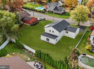 100 E Endfield Rd, Trevose, PA 19053