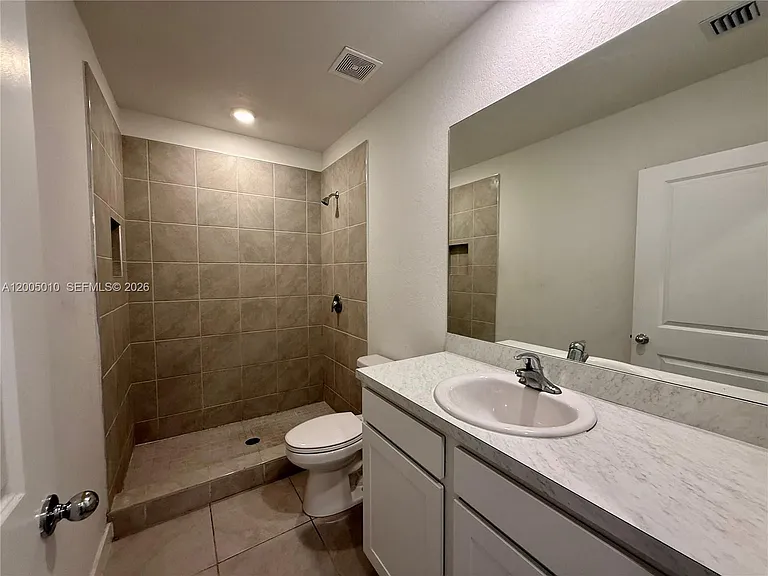 529 NE 1st Dr — Photo 16