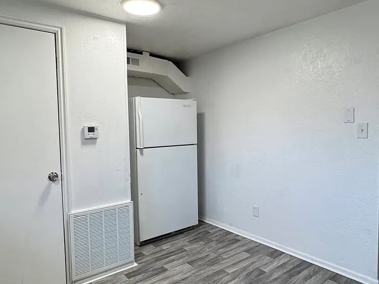 242 E 500 N — Photo 4
