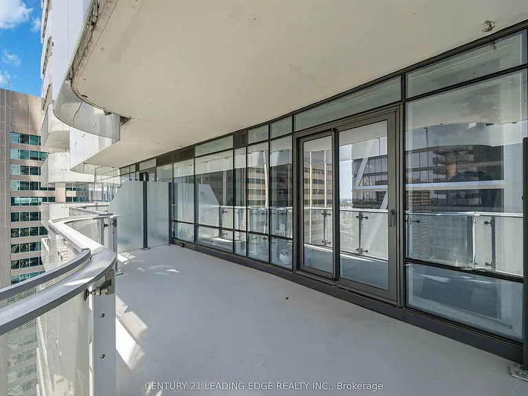 1 Bloor St E #3308 — Photo 26