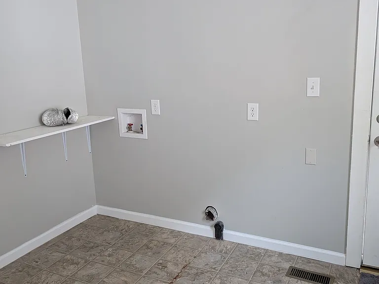 1329 George Washington Hwy N — Photo 24