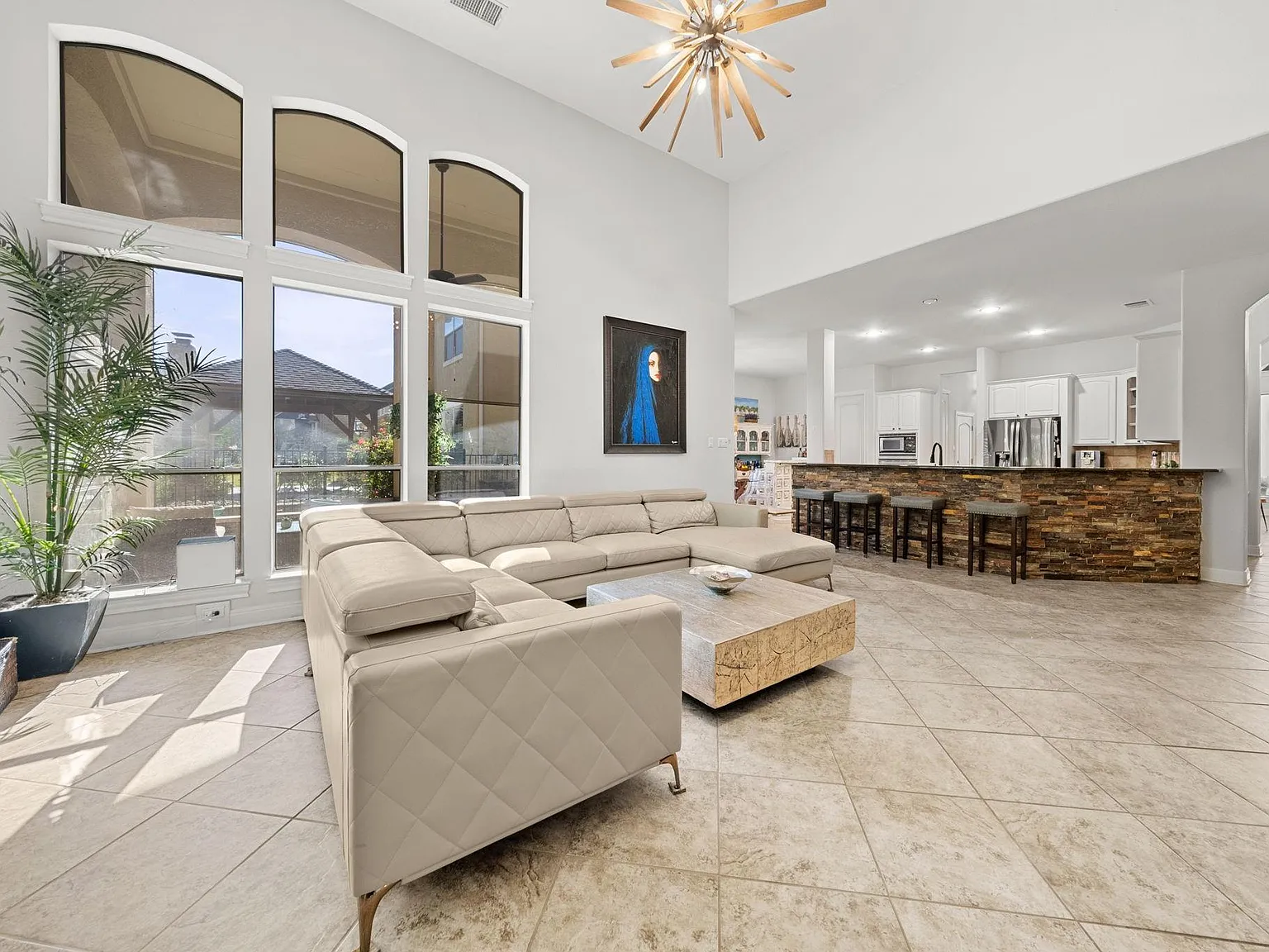 4 bed, 3.5 bath, 3428 sqft, $4,995 — Photo 3