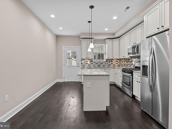 3rd image of 2113 Reed St