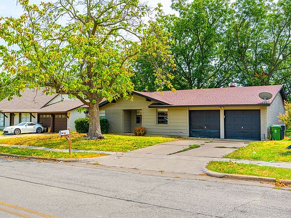 3rd image of 1208 E Timberview Ln