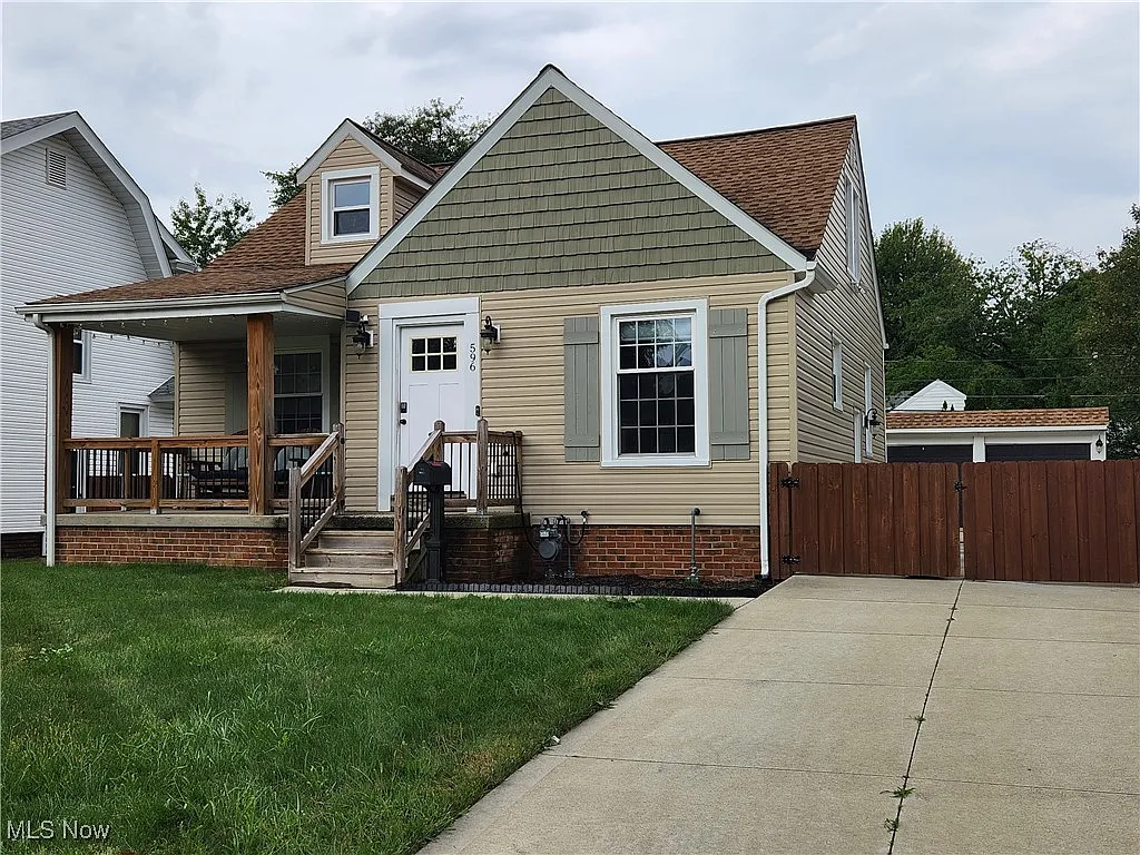 596 Juneway Dr photo 1