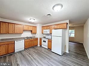 3rd image of 1101 Davis St