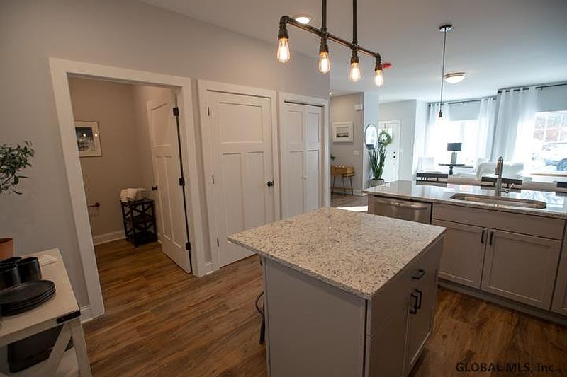 2nd image of 1135 Barrett Street