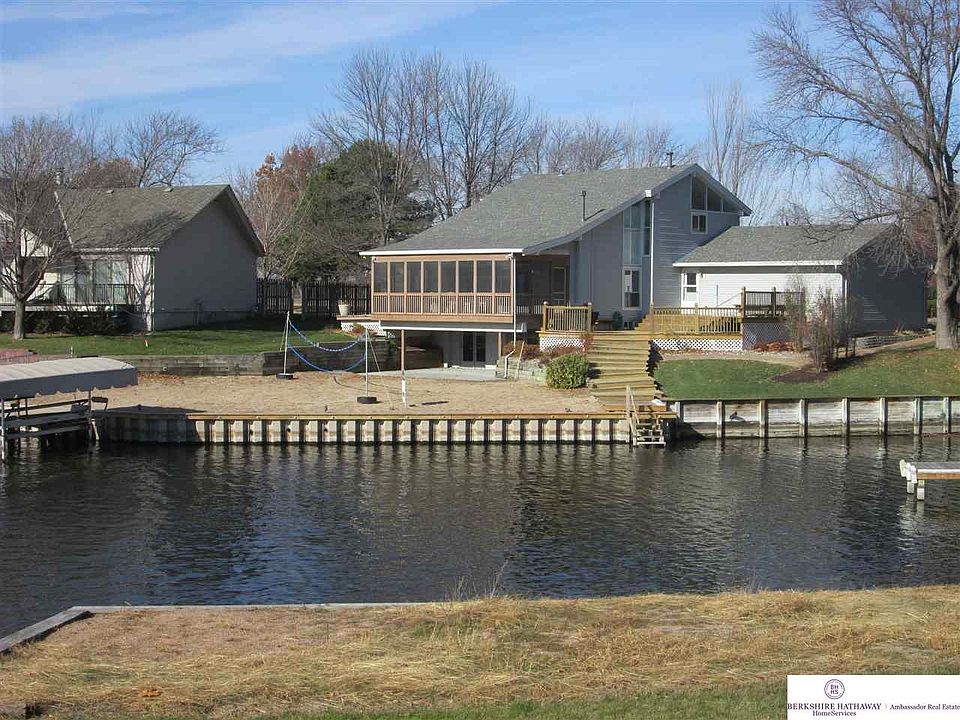 SELLER PUT IN SEA WALL