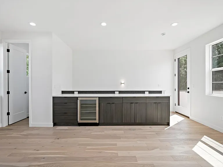 1417 Benton St — Photo 29