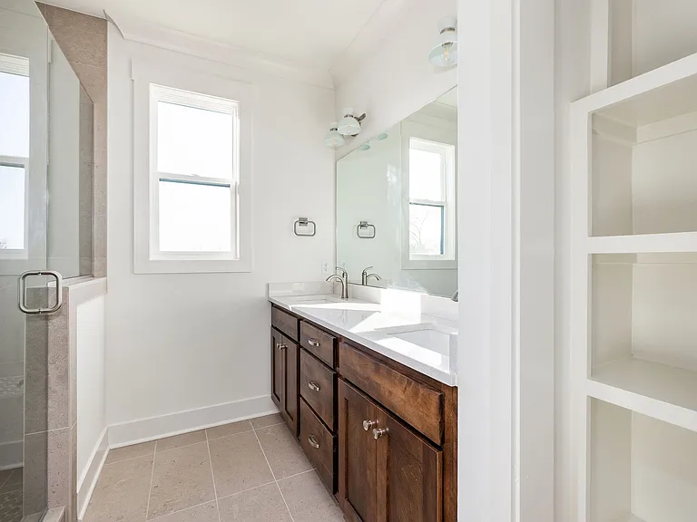 326 E Trinity Ln #B — Photo 12