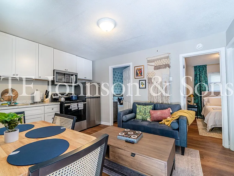 651 Summit St #A — Photo 13