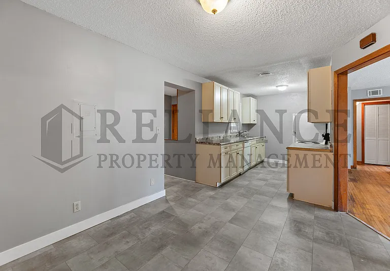 6114 E Rockwood Rd — Photo 8