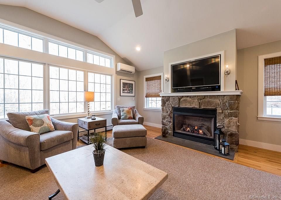 1st image of 3 Parkwood Dr