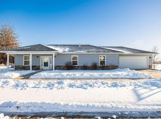 2807 Whispering Meadow Dr, Iowa City, IA 52240