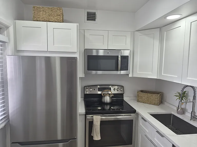 3050 N Palm Aire Dr #702 — Photo 6