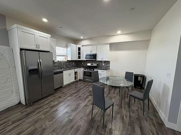 3rd image of 3117 Raymond Ave Unit 1