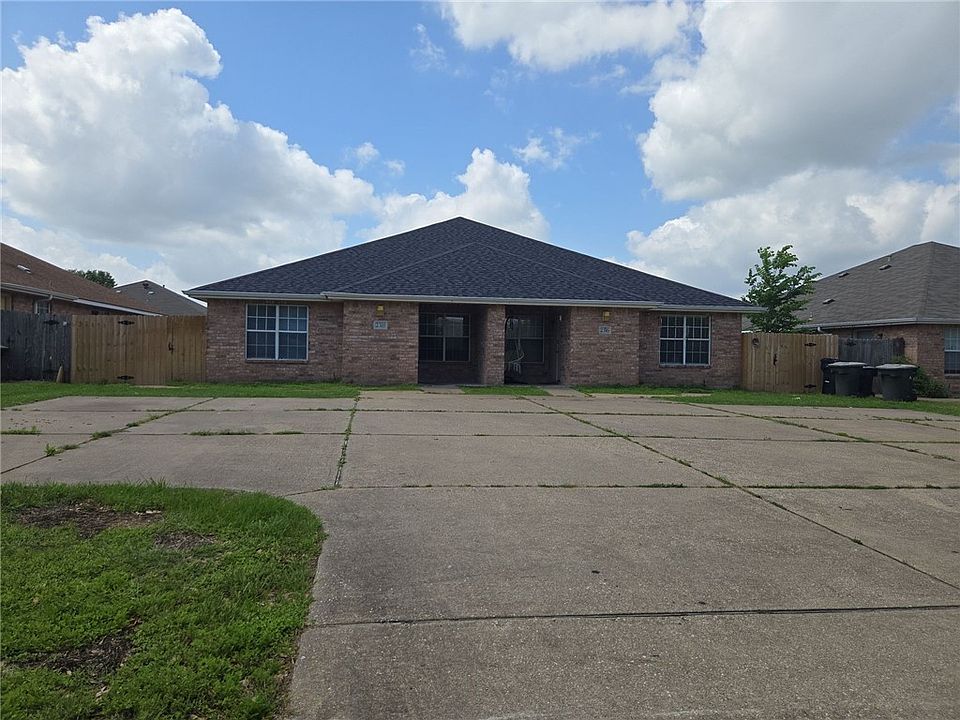 1st image of 2318 Pheasant Ln