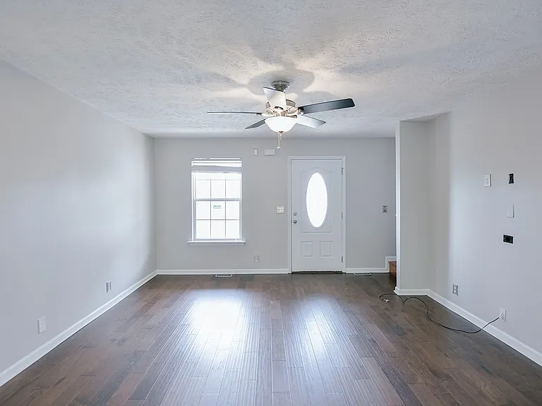 132 Tulip Grove Point — Photo 9