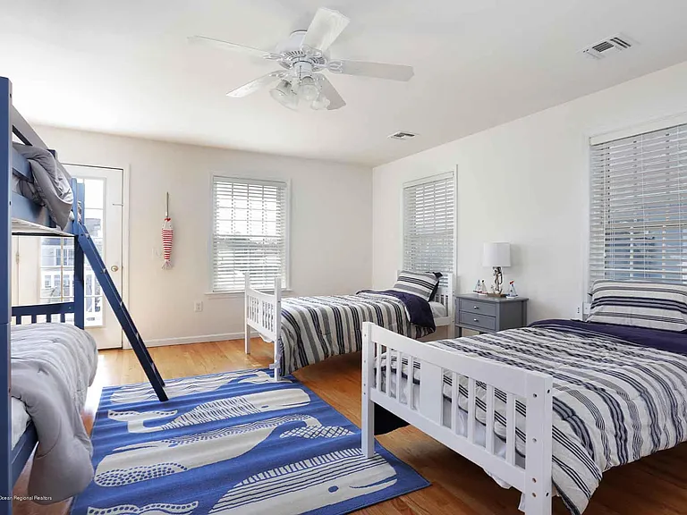 111 York Ave — Photo 24