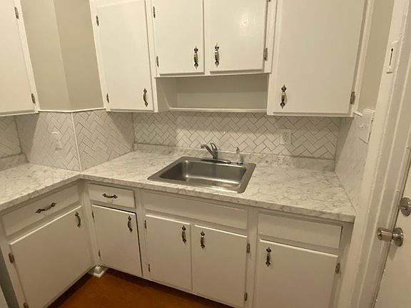 5th image of 1221 Hutchinson Ave