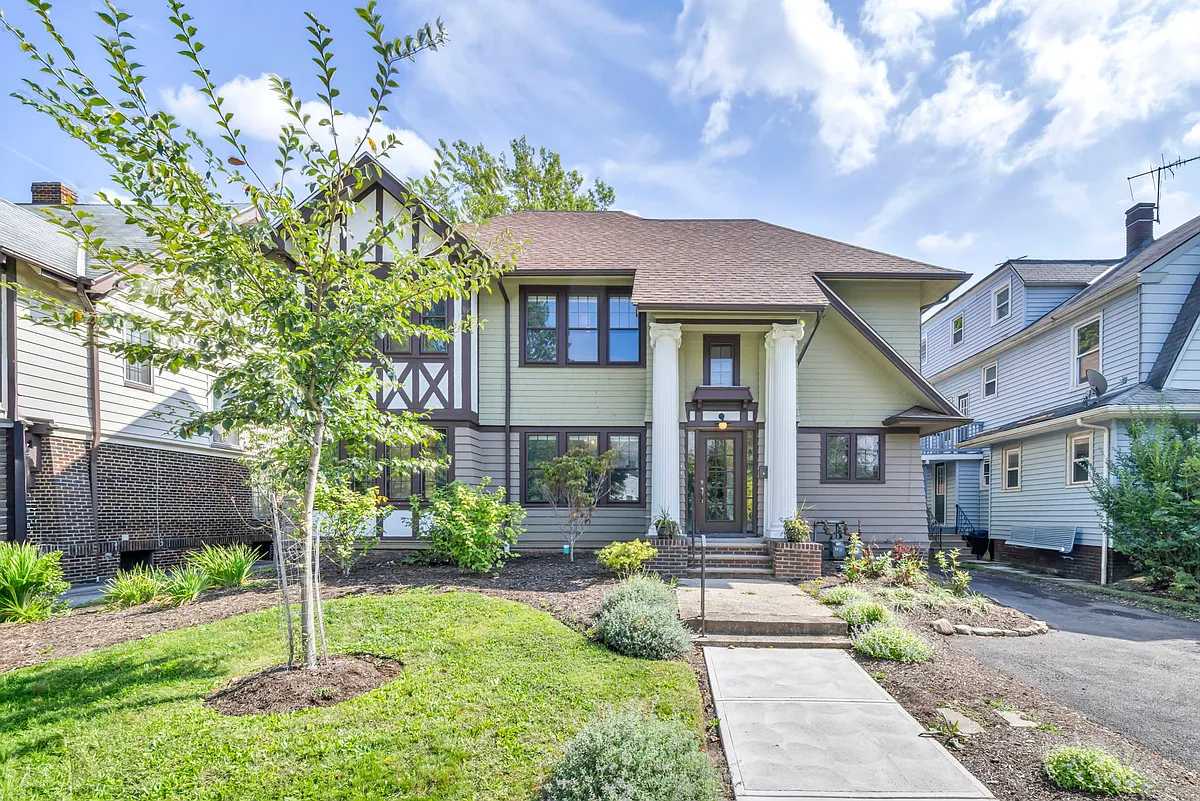 Building Photo - 2137 Coventry Rd #1