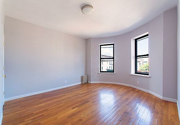 4th image of 570 W 183rd St #5B