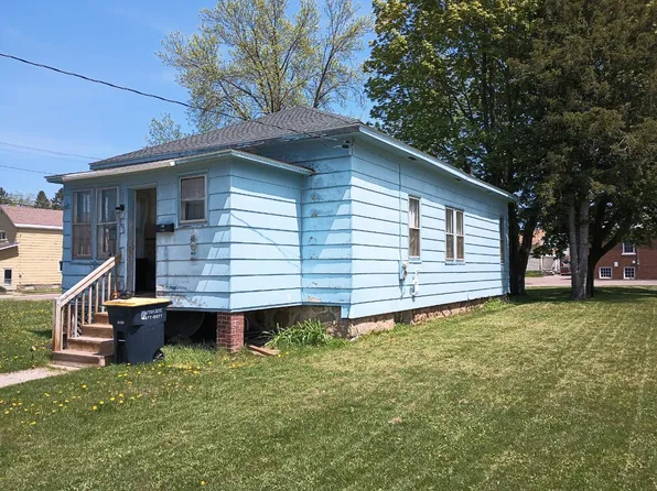 106 S Mansfield St, Ironwood, MI 49938