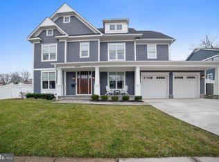 10117 Dickens Ave, Bethesda, MD 20814